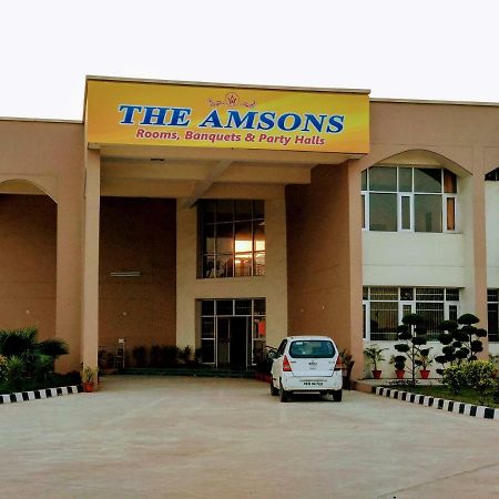 The Amsons Resorts Лудхиана Экстерьер фото